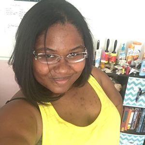 Meet your Posher, Adia